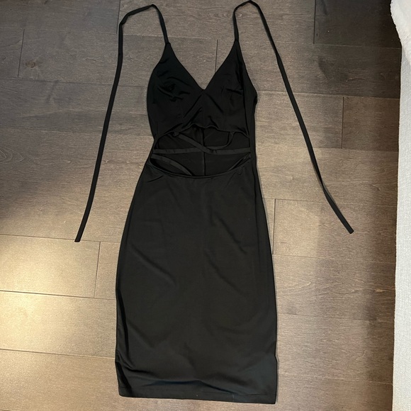 Solemio Los Angeles - Black halter dress with cutouts in the center - Picture 3 of 5